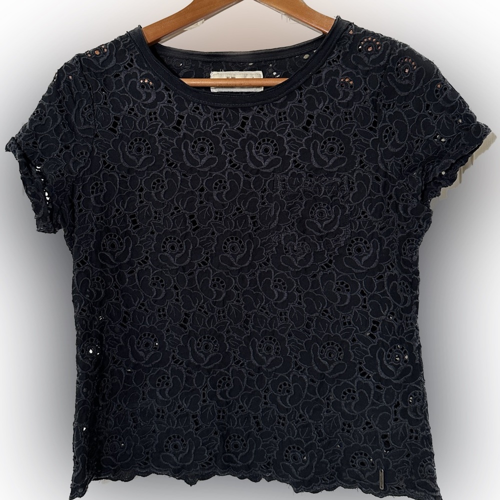 Abercrombie Navy blue floral cutout cropped shirt, crochet-style lacy tee